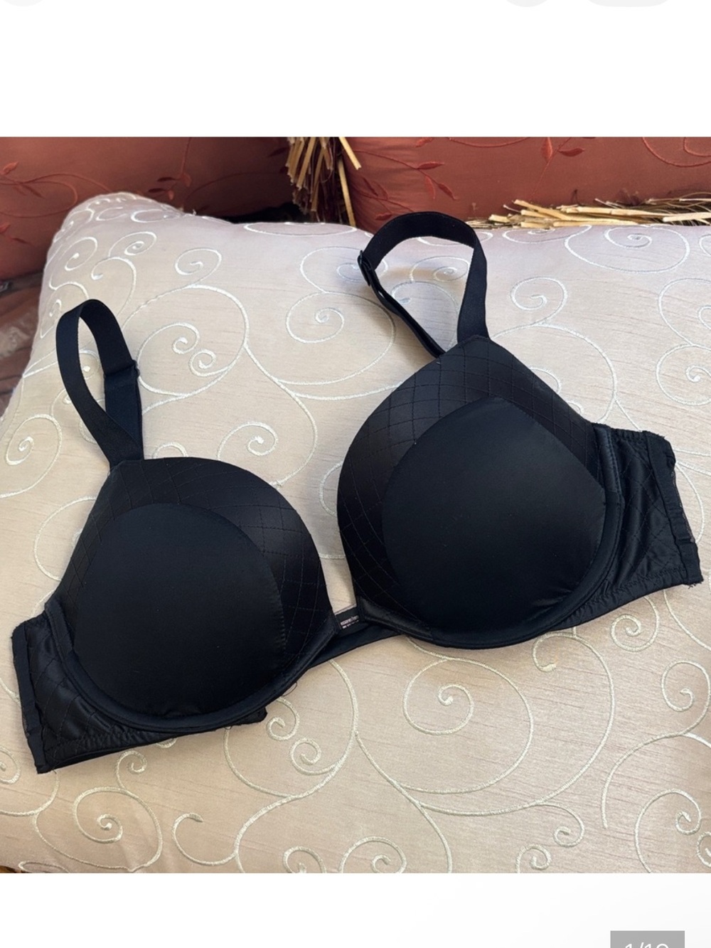 Victoria’s Secret very sexy push-up satin black underwire bra sz.32D